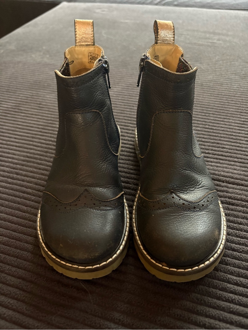 Mini Boden Black Leather Chelsea Boots with Glitter Panels - Picture 2 of 2